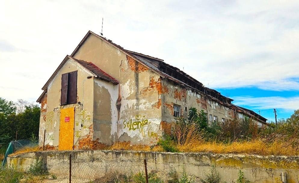 HALA 700 m² NA PREDAJ – SVÄTOPLUKOVO, 12 km OD NITRY – fotka 2