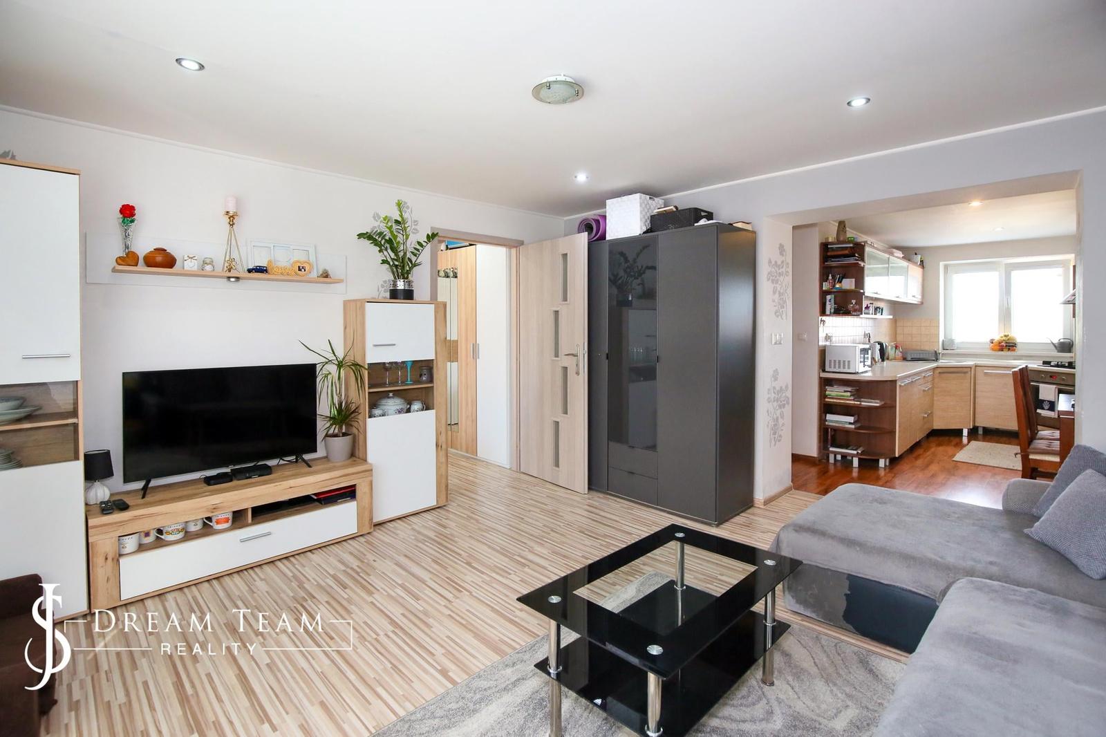 2-izbový byt, 57m2 s dvomi pivnicami, Hliník nad Hronom