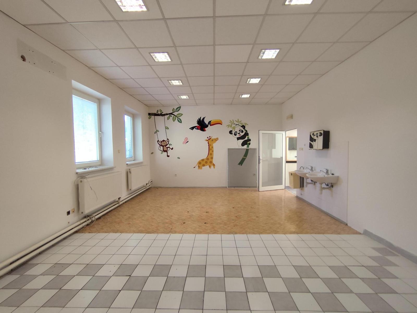 Prenájom Želiezovce centrum- Priestor vhodný na ambulanciu, beauty služby, kancelárie – fotka 2
