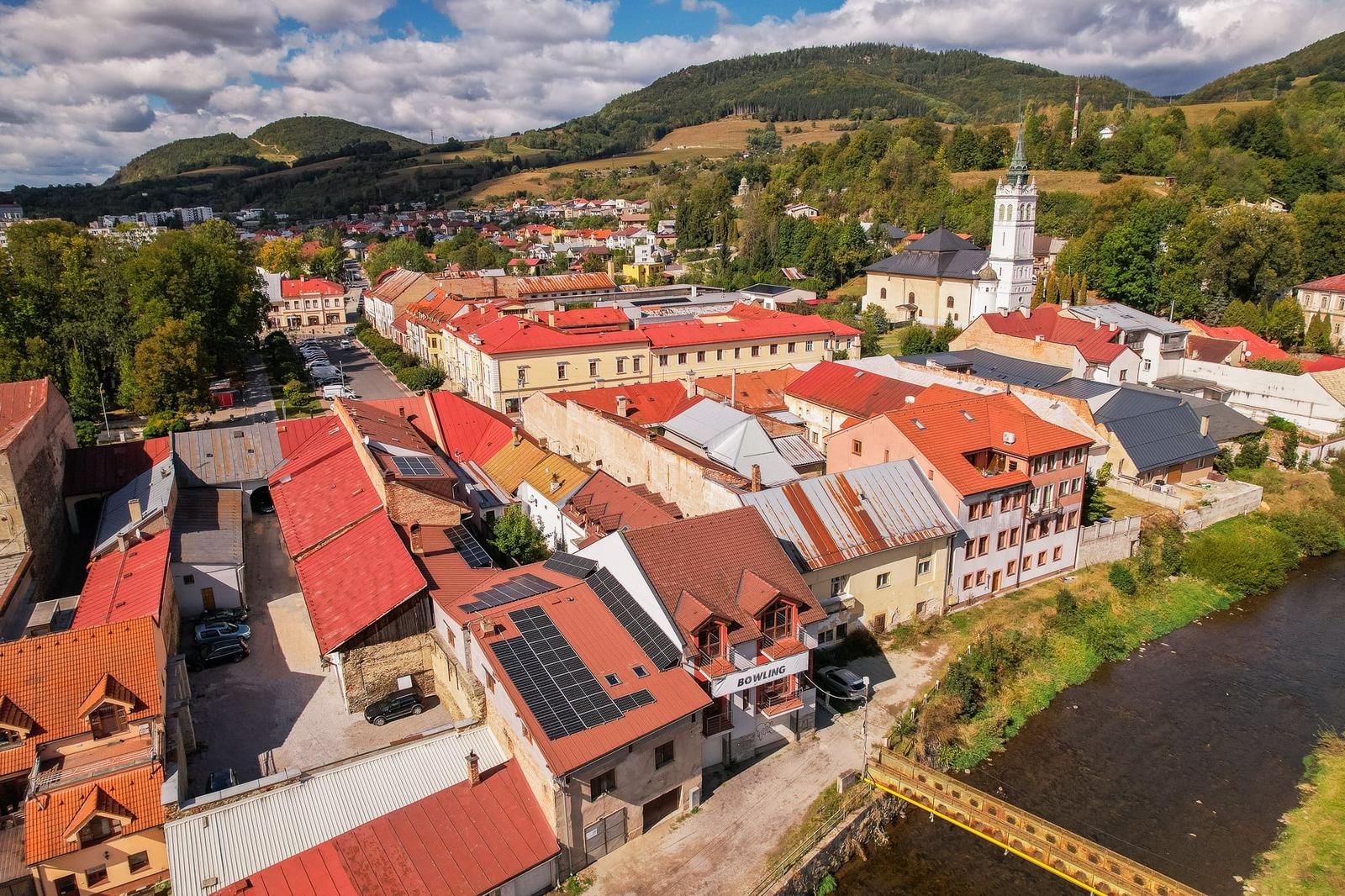 Polyfunkčný objekt s herňou, bowlingom a budúcim ubytovaním