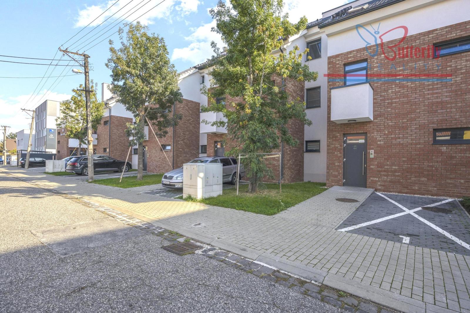 PREDAJ 2-izb. novostavba 55m2, tehla, parking, Trnávka – fotka 2