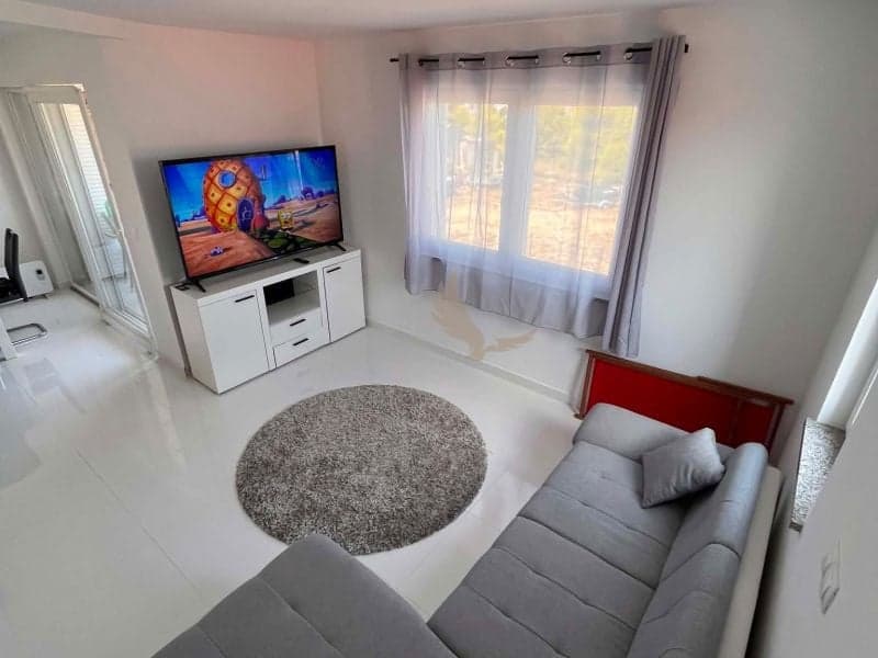 Chorvátsko, ostrov Vir - Na predaj 3 izbový apartmán s výhľadom na more!