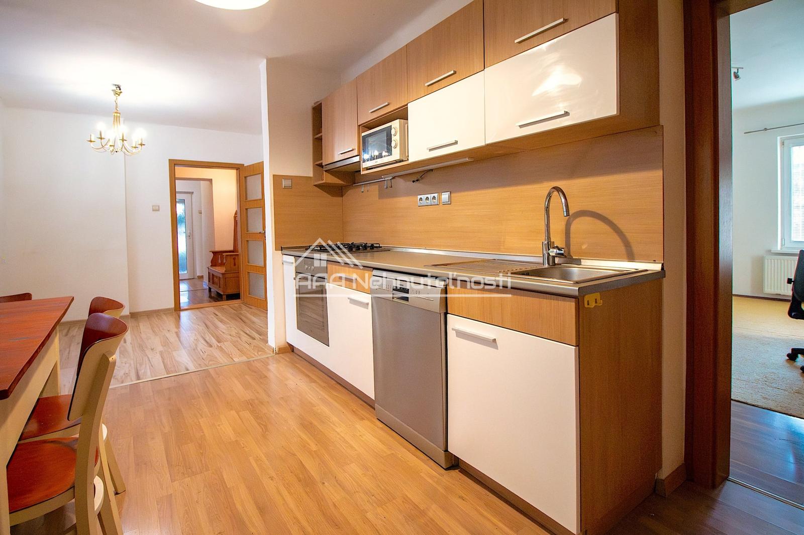 3i. byt, 80m2 na Hradnom kopci, BA-Staré Mesto, Šulekova ul. – fotka 2