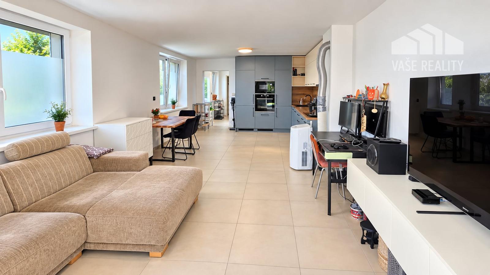 ZREKONŠTRUOVANÝ A ZARIADENÝ DOM 2+kk • POZEMOK 1 112 m² • SÚKROMIE A VLASTNÝ KÚSOK LESA – LÚKA – fotka 2