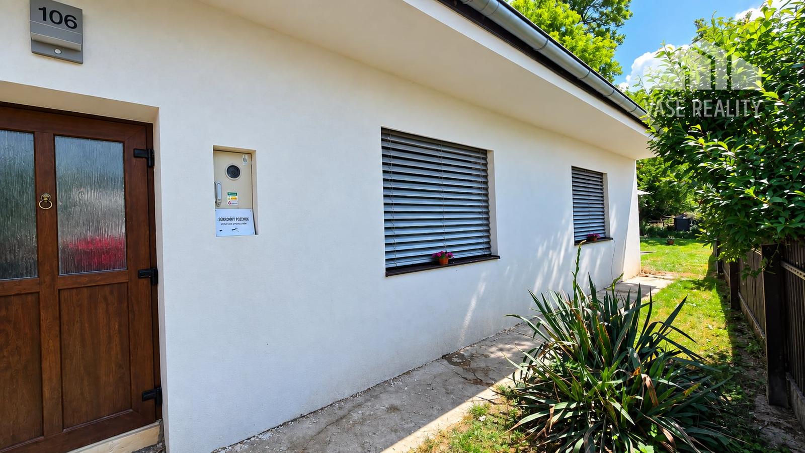 ZREKONŠTRUOVANÝ A ZARIADENÝ DOM 2+kk • POZEMOK 1 112 m² • SÚKROMIE A VLASTNÝ KÚSOK LESA – LÚKA