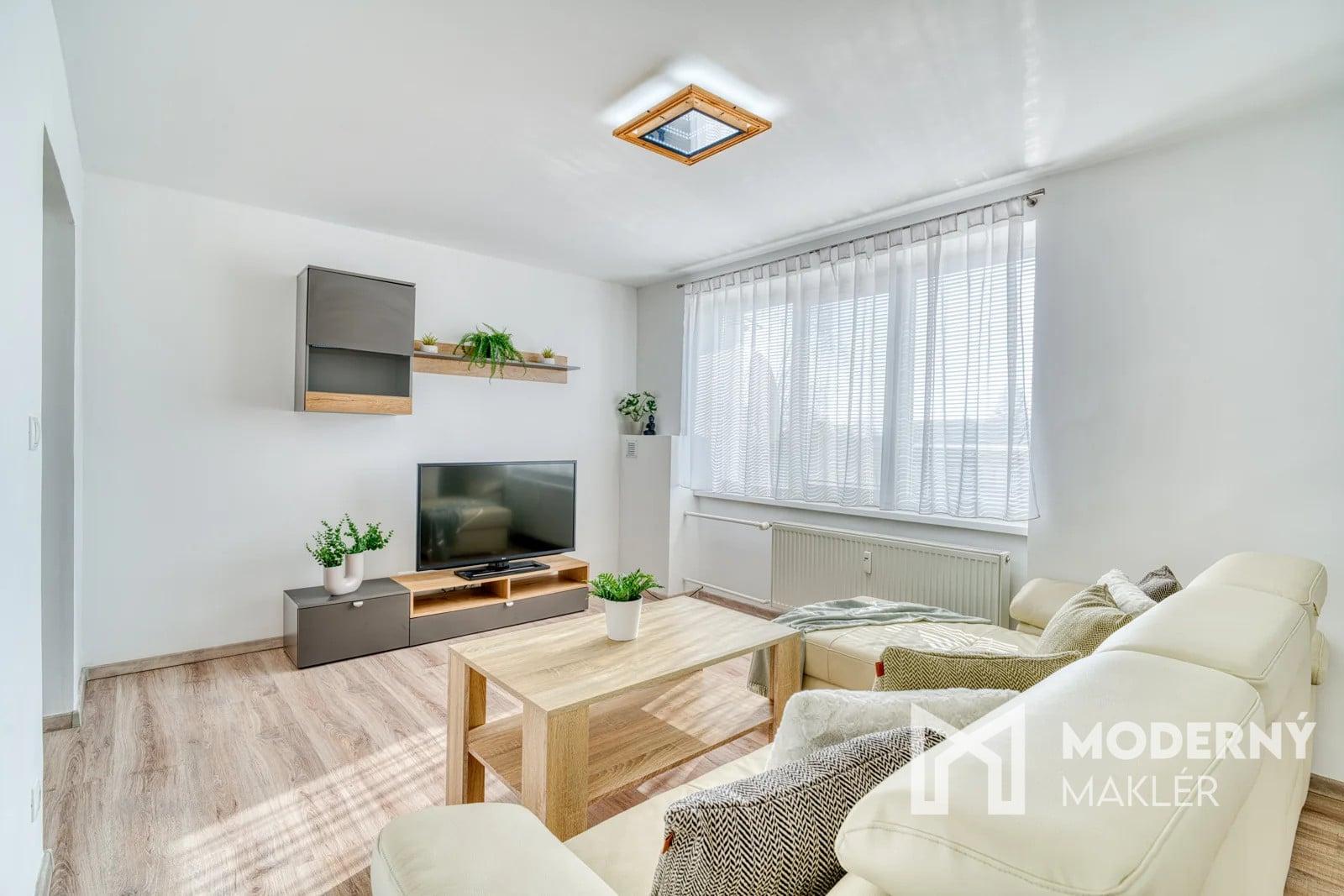 Na predaj zrekonštruovaný 2-izbový byt s balkónom a pivnicou - VEĽKÉ LEVÁRE