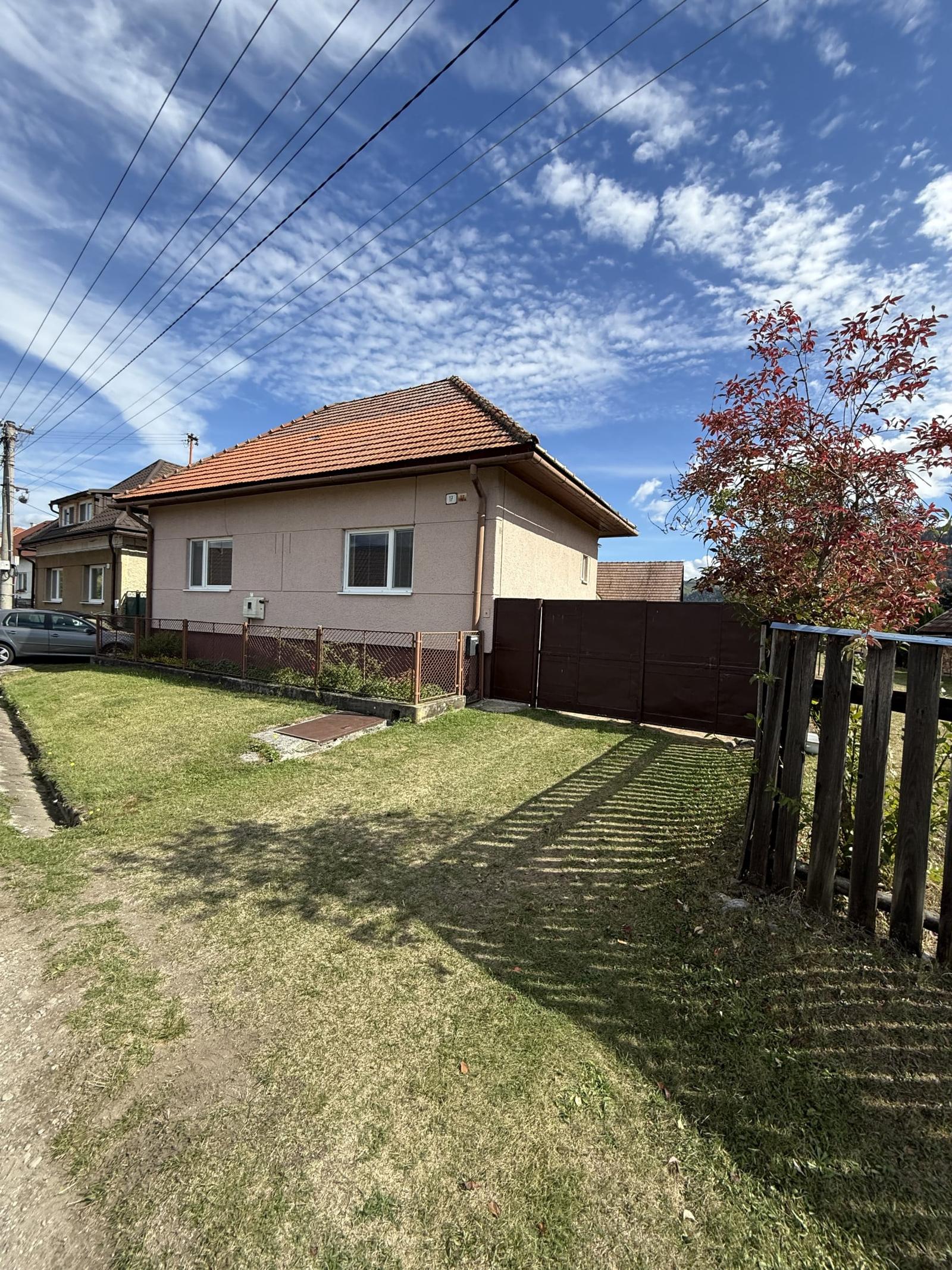 NA PREDAJ / Rodinný dom v obci Predajná