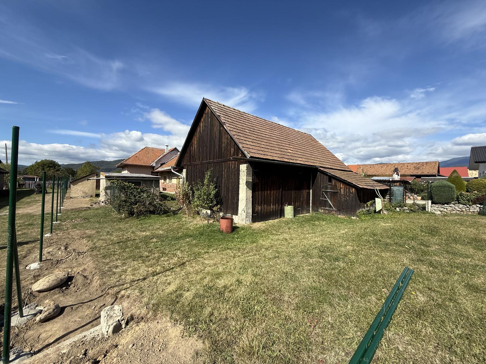 NA PREDAJ / Rodinný dom v obci Predajná – fotka 2