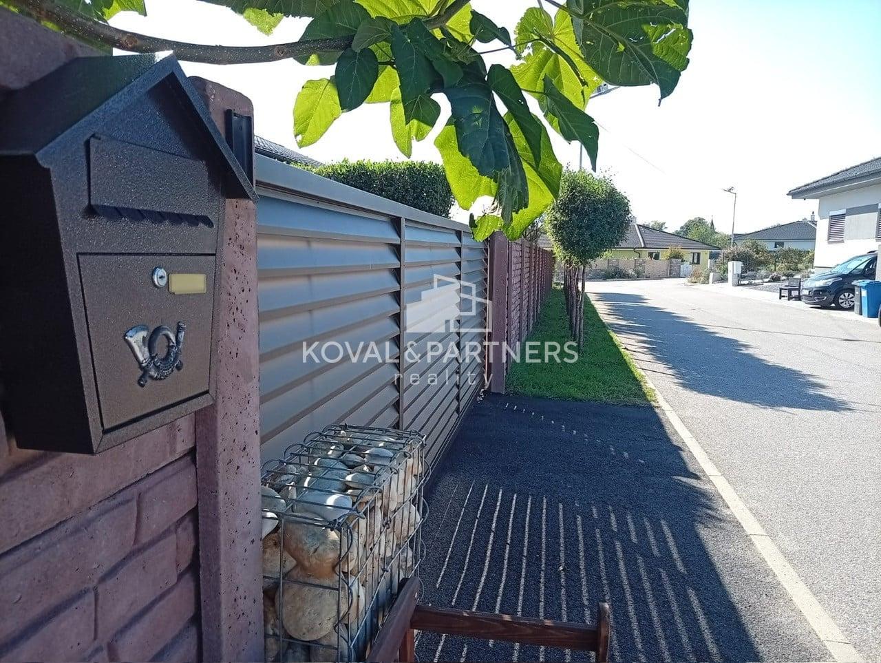 Koval&partners ponúka na predaj rodinný dom v  Svätoplukove – fotka 2