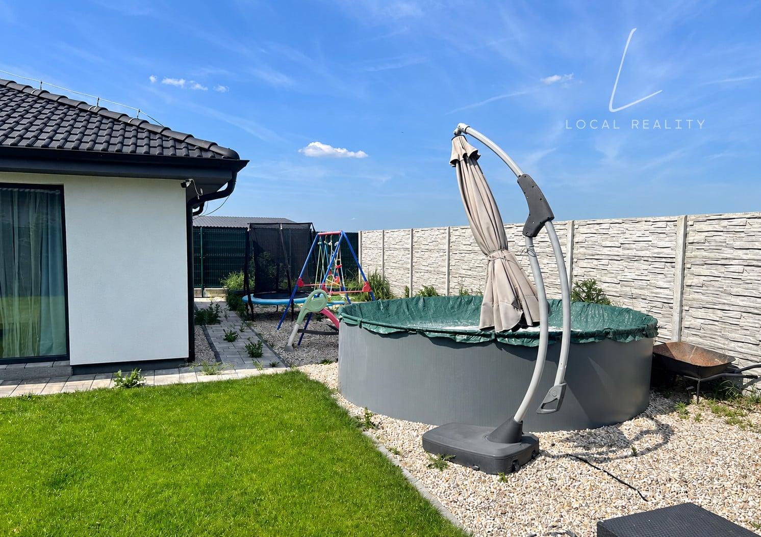 MODERNÝ 4-IZBOVÝ RODINNÝ DOM S POZEMKOM 580 m² | – fotka 2