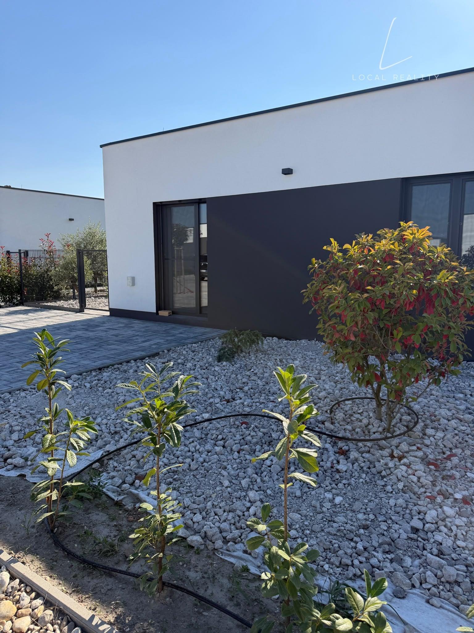 MODERNÝ 4-IZBOVÝ BUNGALOV NA PRENÁJOM – HVIEZDOSLAVOV RESIDENCE