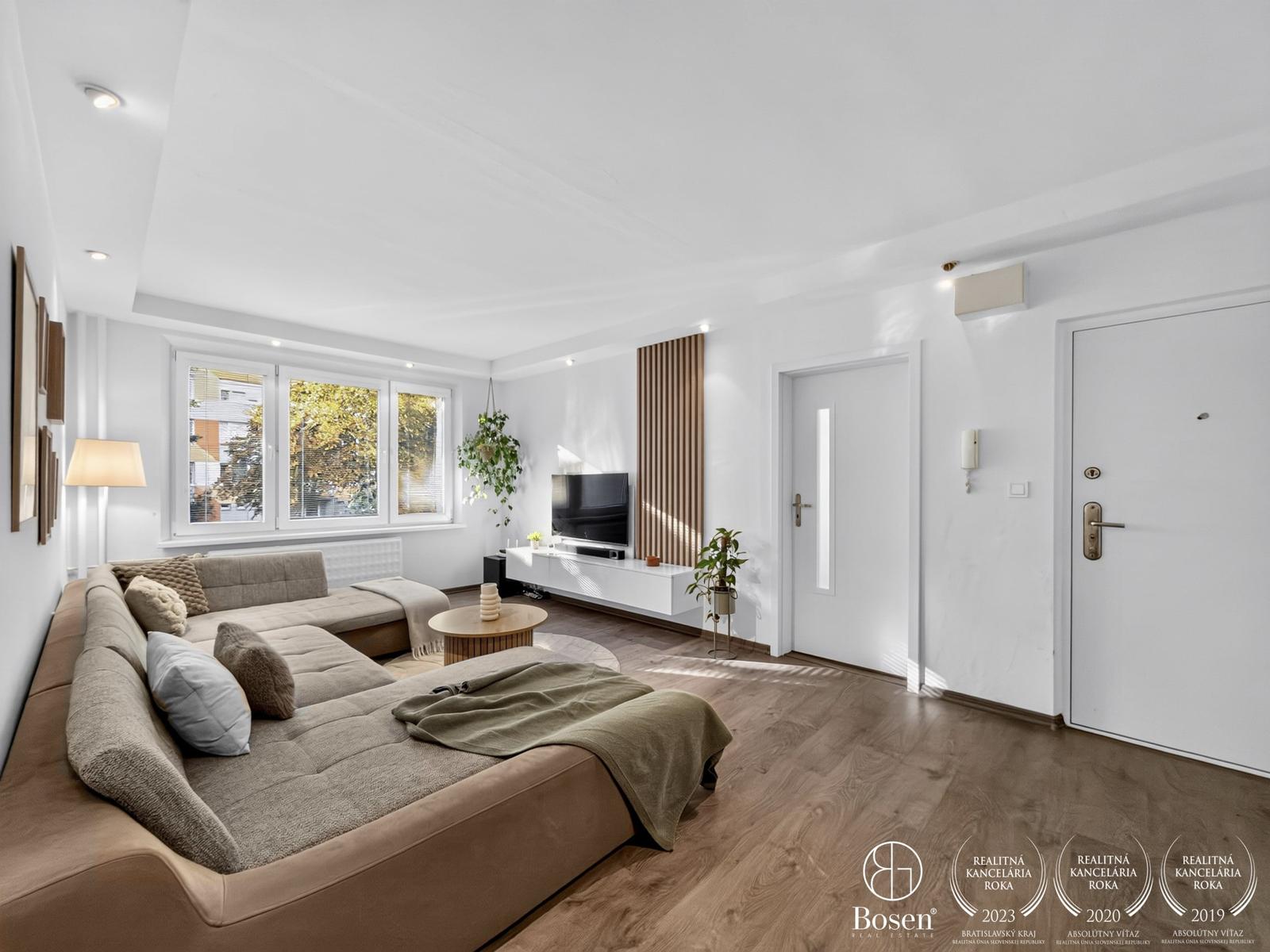 BOSEN | 4 izbový byt s balkónom, Fiľakovo, centrum – fotka 2