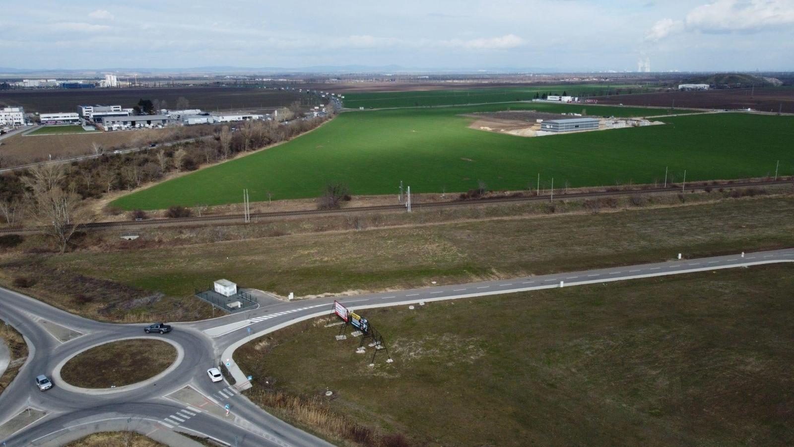 TARGETreal | NA PREDAJ: ATRAKTÍVNY KOMERČNÝ POZEMOK V PRIEMYSELNEJ ZÓNE TRNAVA-ZAVAR – fotka 2