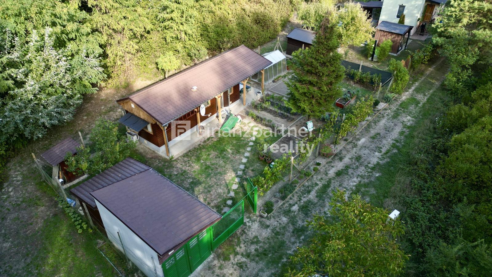 REKREAČNÝ DOMČEK S POZEMKOM 300 m² V GABČÍKOVE – DEDINSKÉ OSTROVY – fotka 2