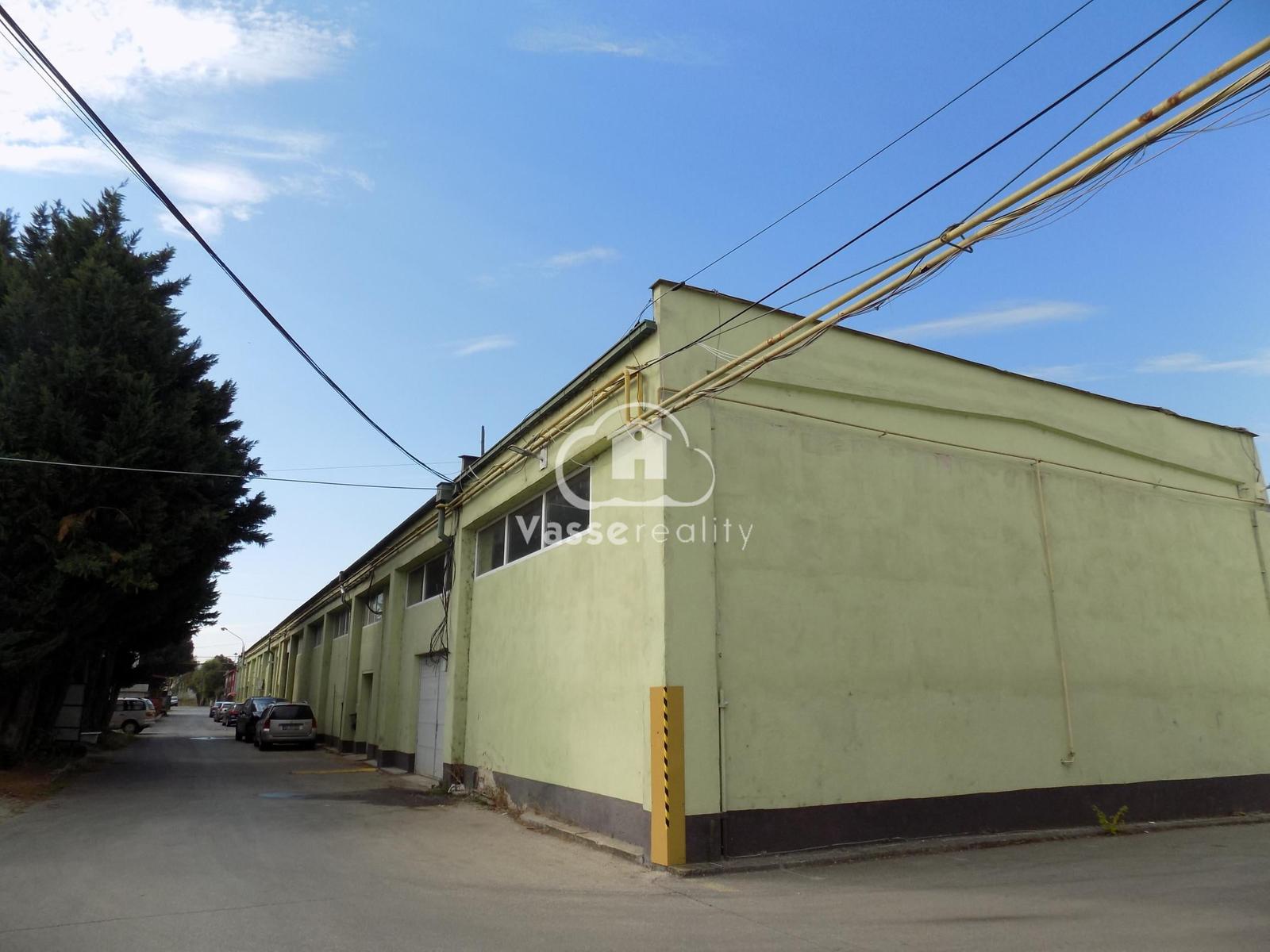 NA PREDAJ: Kompletne prenajatý priemyselný areál (3 857 m²) – Nové Zámky – fotka 2
