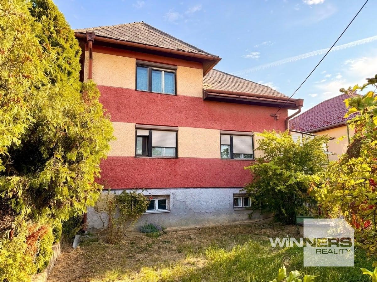 Priestranný stavebný pozemok s rodinným domom – Mlynská ulica, Vranov nad Topľou