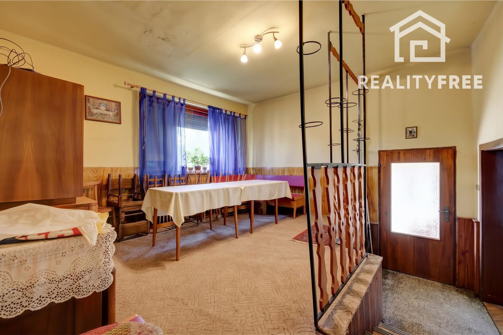 Na predaj rodinný dom na pozemku 904 m² (šírka 24 m) s kompletnými sieťami – Hrubý Šúr