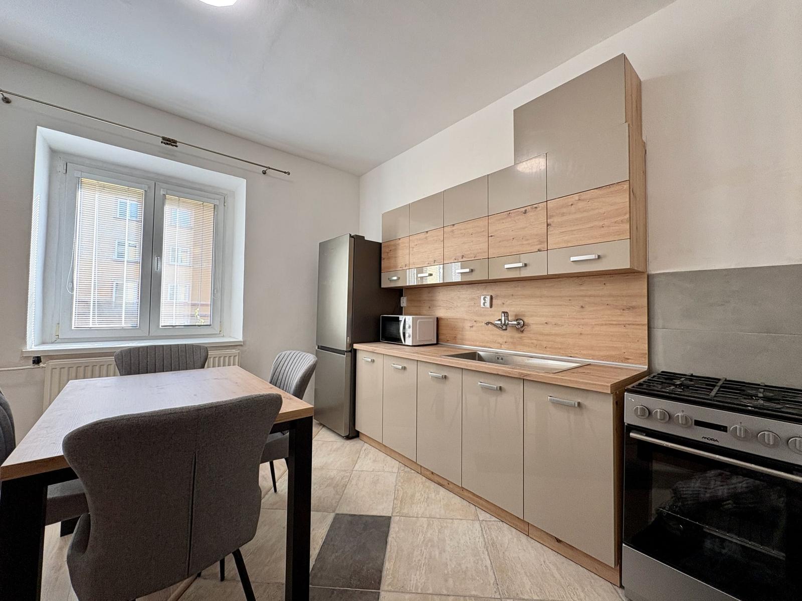 3-IZBOVÝ BYT 90m2+LODŽIA BALKÓN PARKOVANIE  PREŠOV – fotka 2