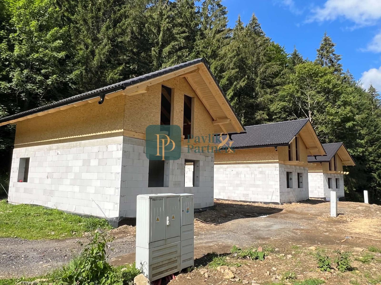 Predaj 4 izbová rekreačná chata, Jarabá, parkovanie – fotka 2