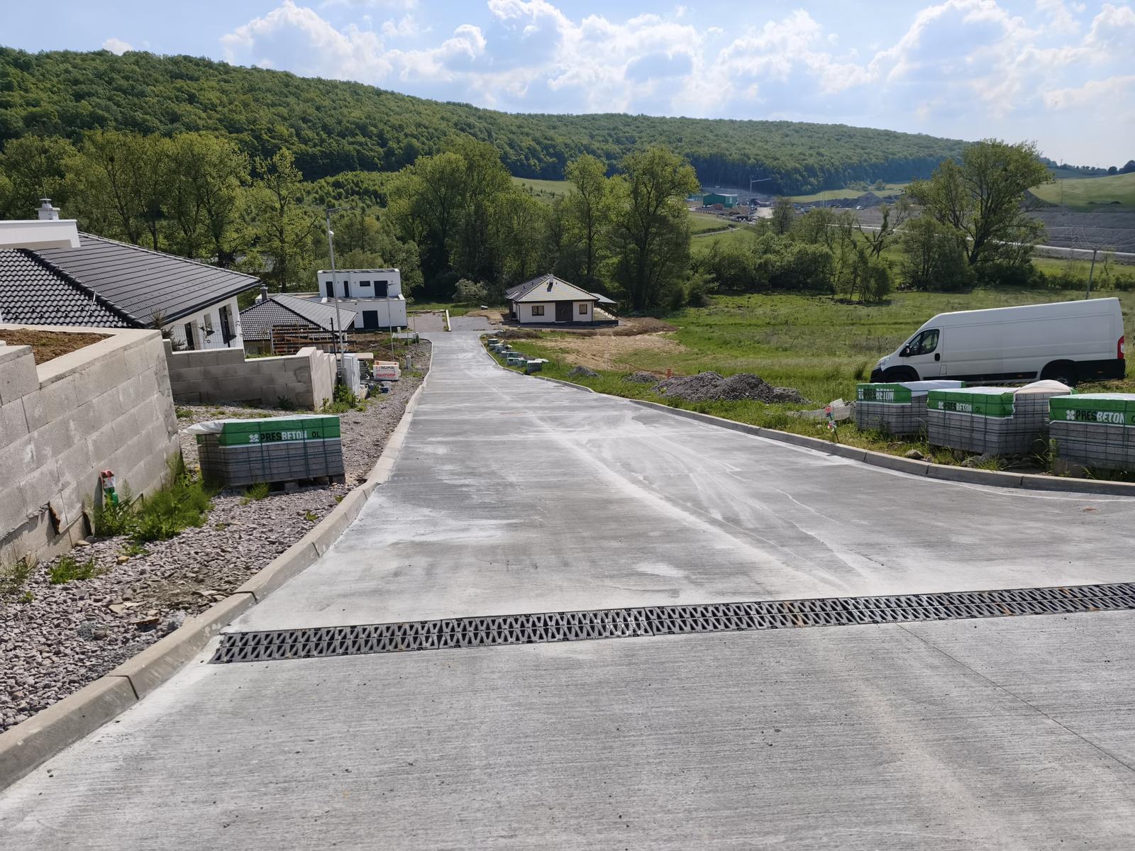 Na predaj:  Rodinný dom v štádiu holodom v top lokalite – Veľký Šariš – Kanaš – fotka 2