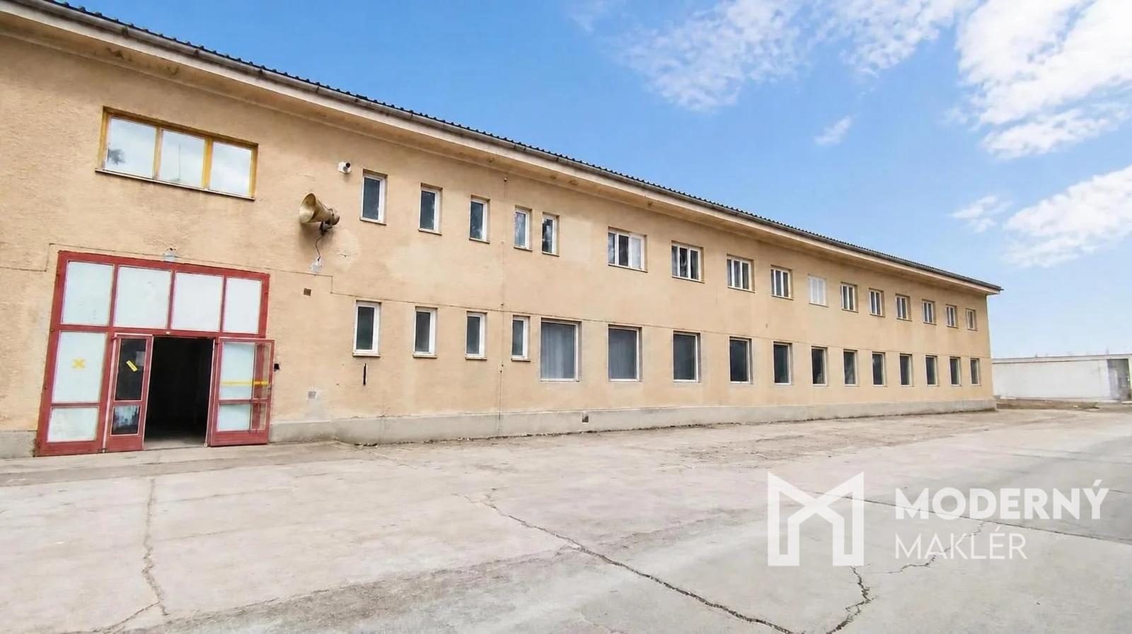 Na predaj administratívna budova s investičným potenciálom v Bánovciach nad Bebravou