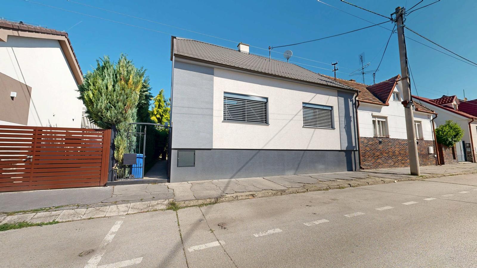 2-IZBOVÝ RODINNÝ DOM PO REKONŠTRUKCII S KRÁSNOU ZÁHRADOU A ALTÁNKOM V TRNAVE – KOPÁNKA – fotka 2