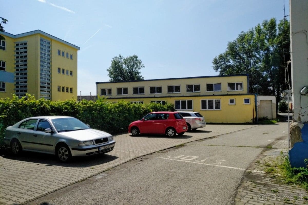 Na prenájom priestor na Kukučínovej, blízkosť centra, s parkovaním – fotka 2