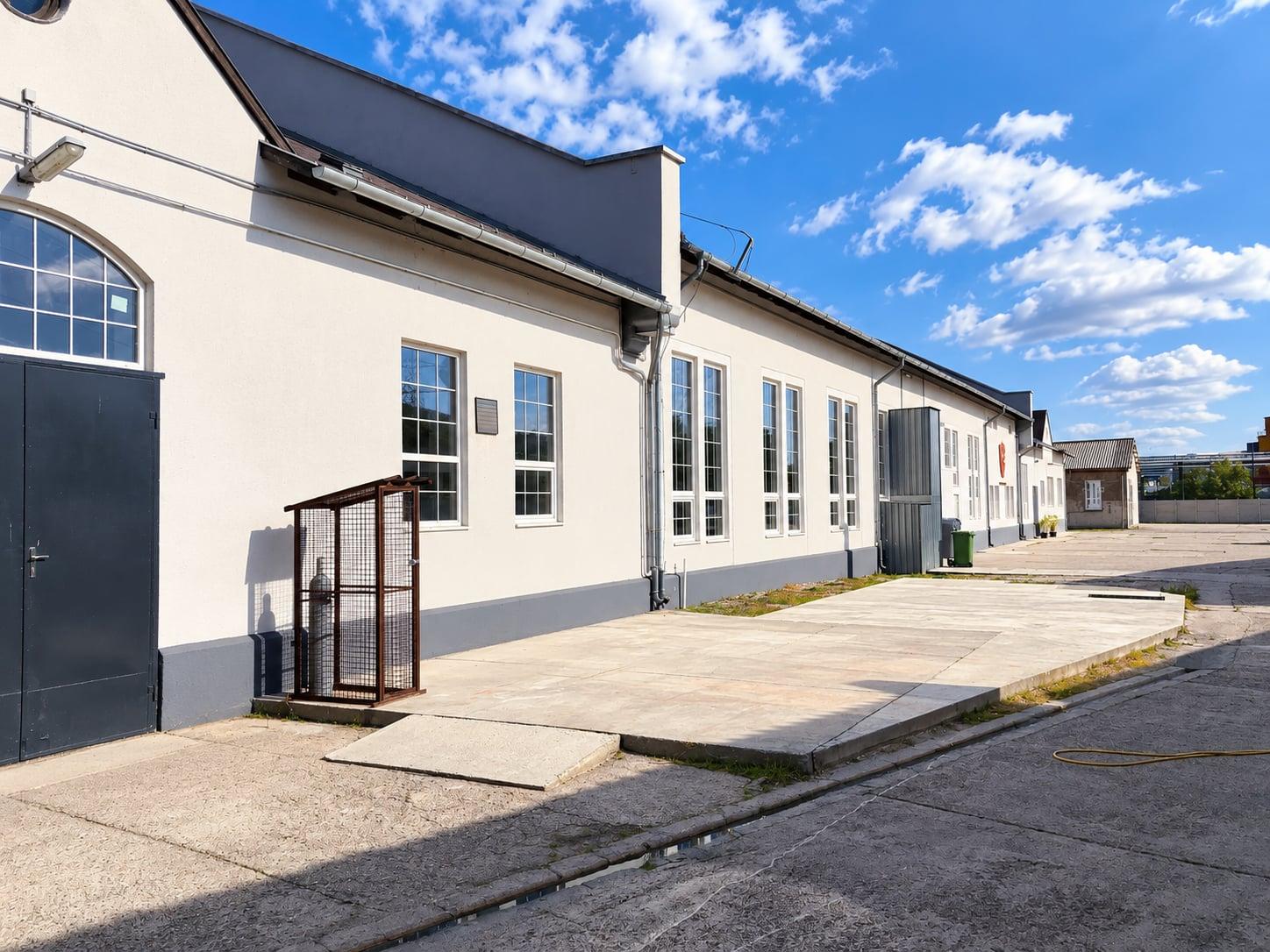 Na prenájom  priemyselná/skladová a výrobná hala 1 400 m² v Mosonmagyaróvári – fotka 2