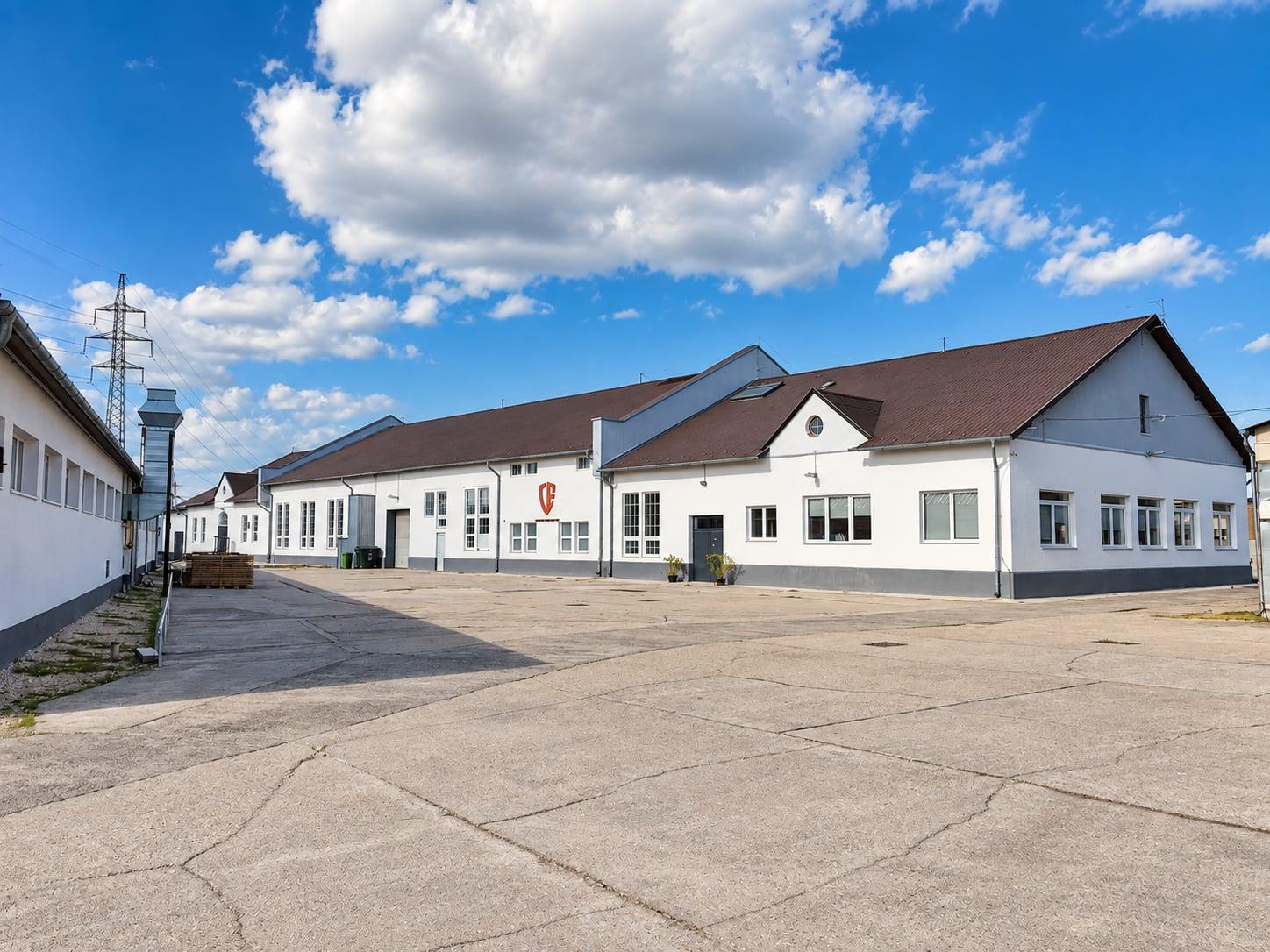 Na prenájom  priemyselná/skladová a výrobná hala 1 400 m² v Mosonmagyaróvári