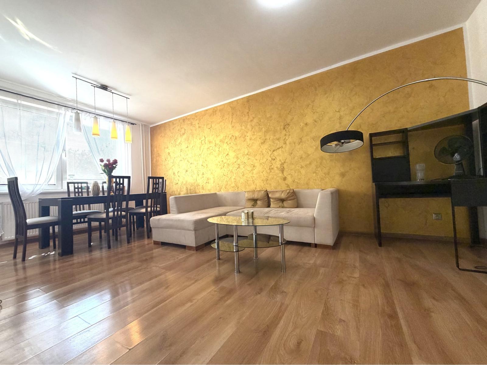 JEDINEČNÁ PONUKA VEĽKÉHO 2 IZBVÉHO BYTU PO REKONŠTRUKCII NA SKOK OD CENTRA MESTA.