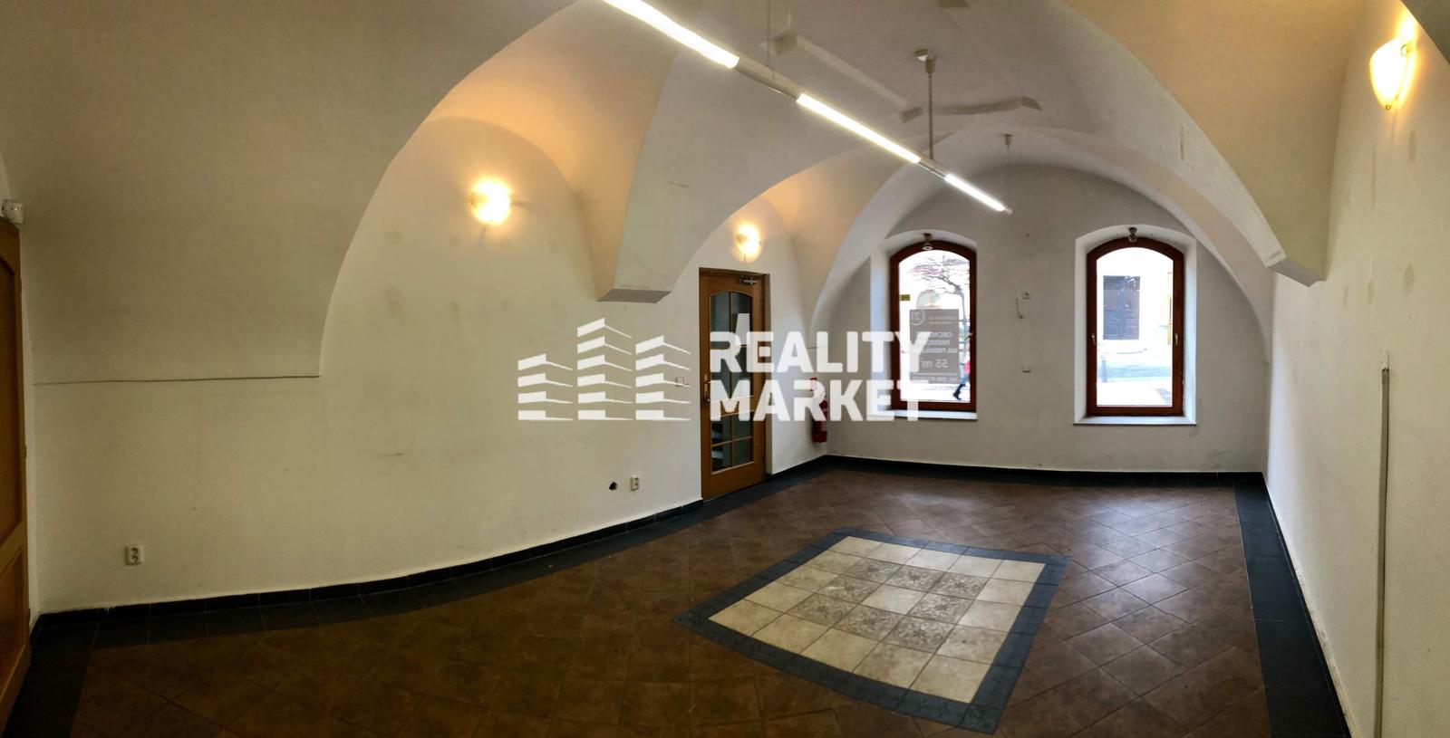 PRENÁJOM – Obchodný priestor Dolná ul. 47 v centre B. Bystrice