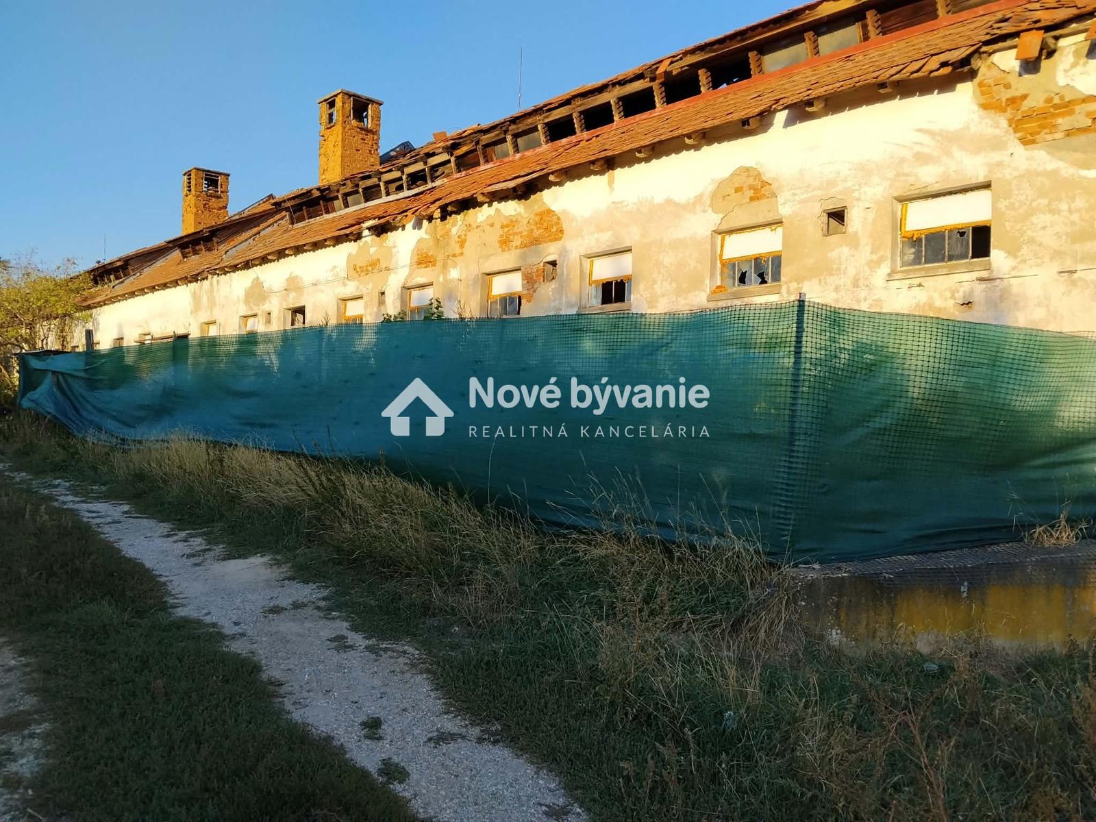 Predaj, Hala v obci Svätoplukovo 700m² (N007-17-MAOLa)