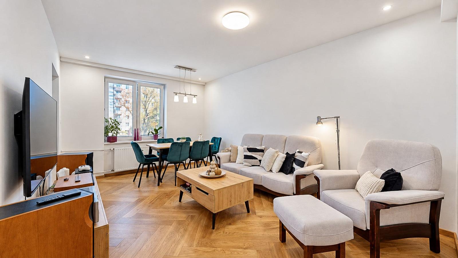 Novo-zrekonštruovaný 2-izbový tehlový byt s balkónom na Severe – fotka 2