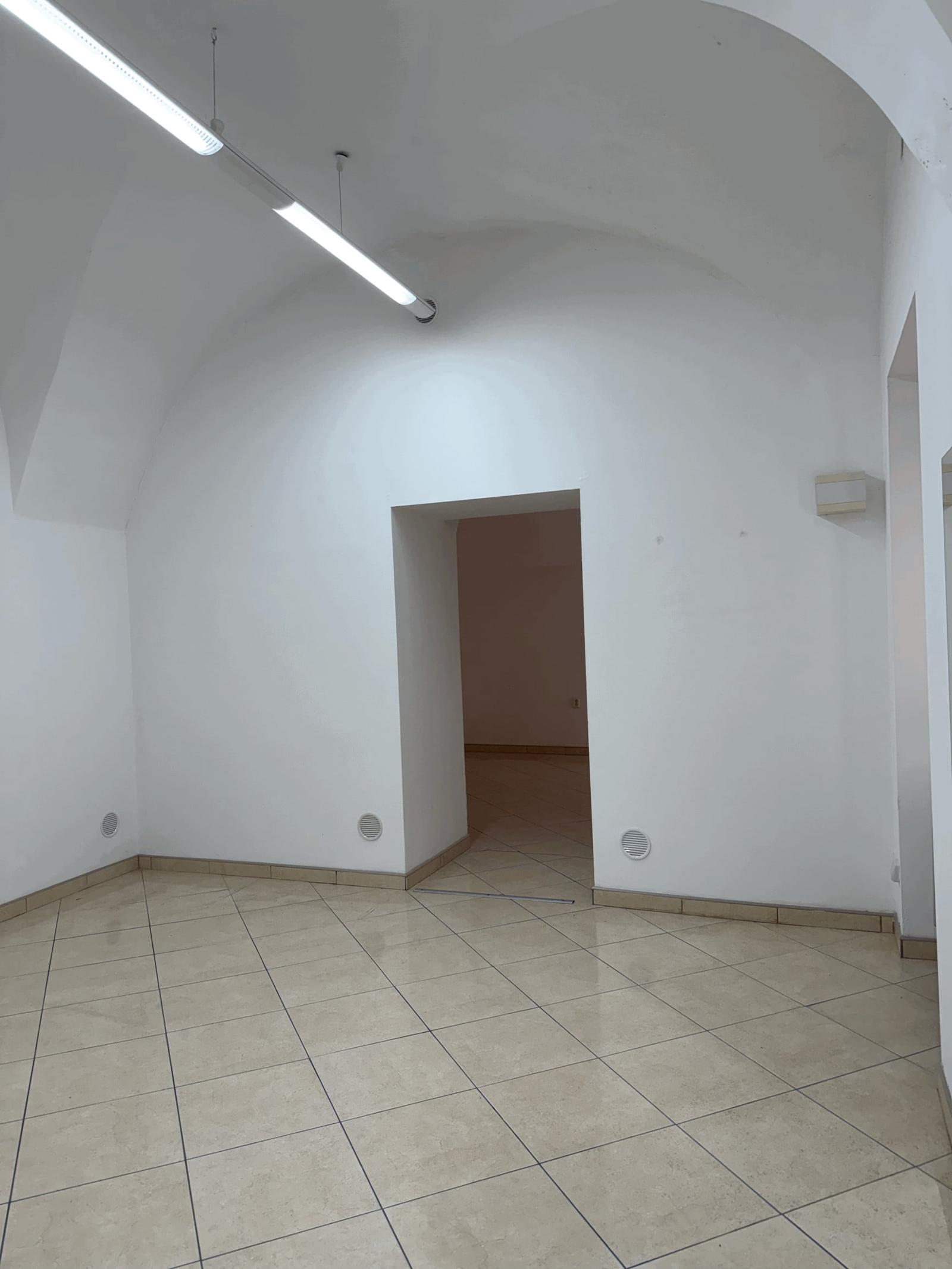 NA PRENÁJOM OBCHODNO-KANCELÁRSKY PRIESTOR V CENTRE MESTA – fotka 2