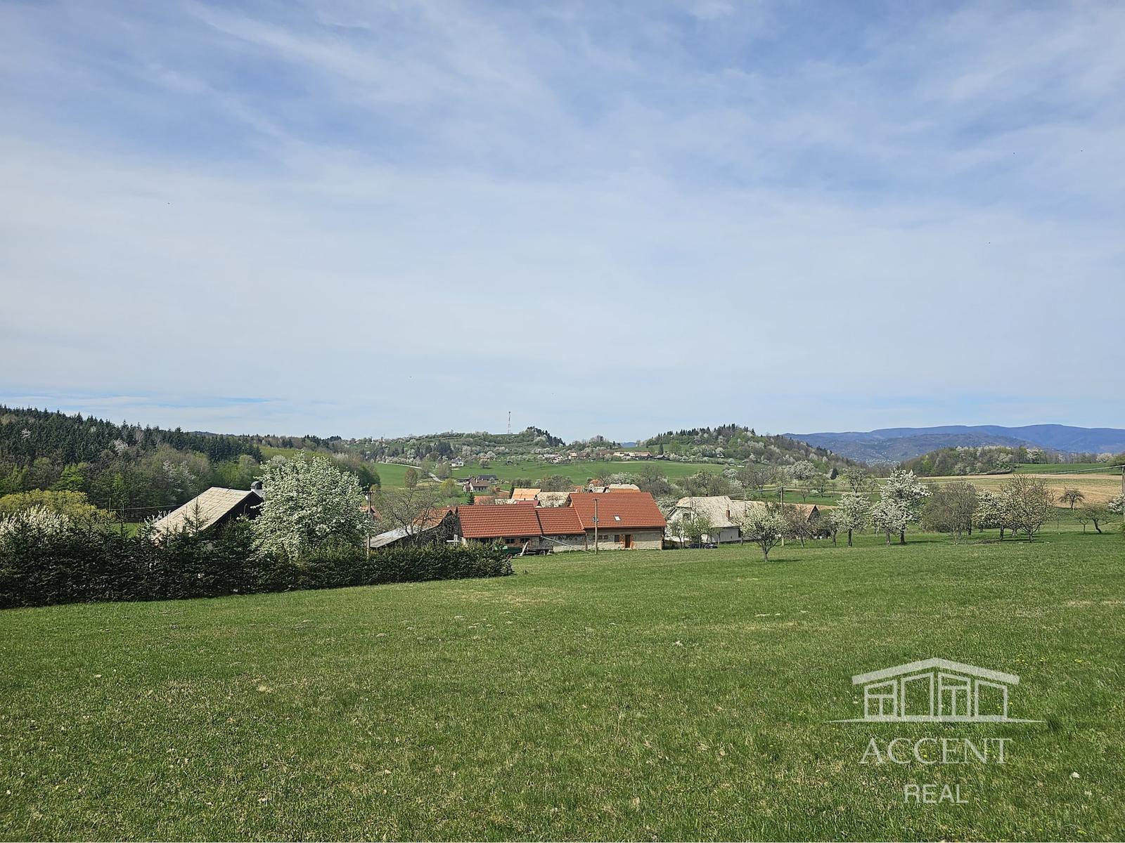 ACCENT REAL -  POSLEDNÝ VOĽNÝ STAVEBNÝ POZEMOK(758M2) V MALEBNOM PROSTREDÍ HORNÝCH HÁMROV