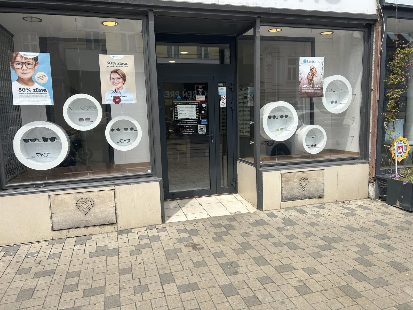 Obch. priestor s výkladom (70 m2) - Obchodná ul.