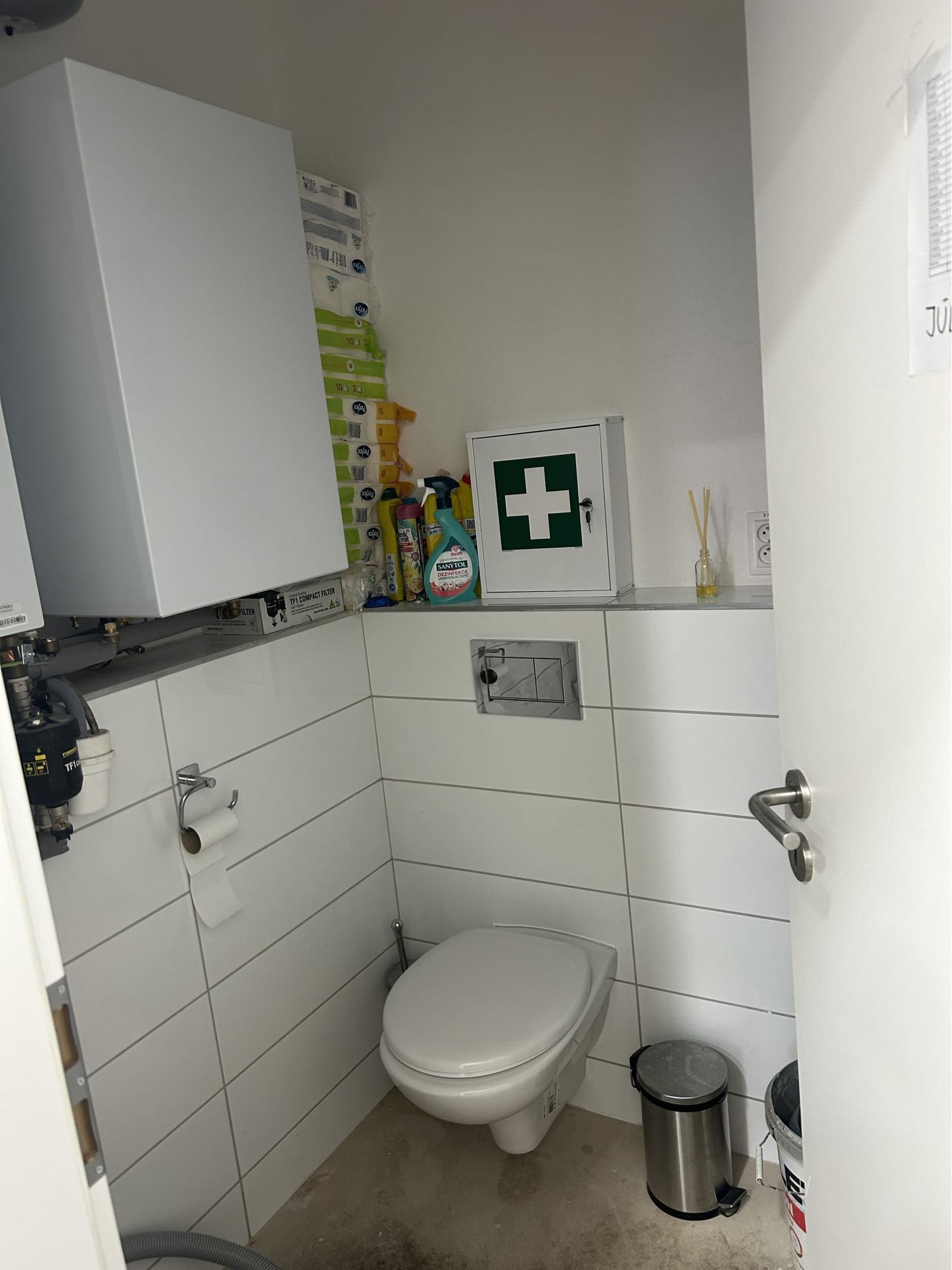 Obch. priestor s výkladom (70 m2) - Obchodná ul. – fotka 2