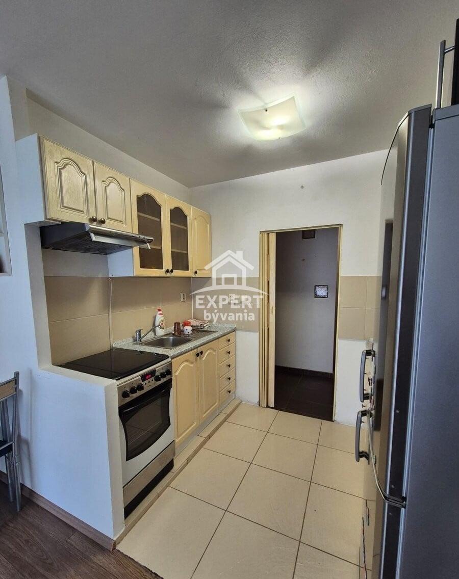 2-IZBOVÝ BYT | 62 m² | PRÍZEMIE | ŠAFÁRIKOVA ULICA | NOVÉ ZÁMKY
