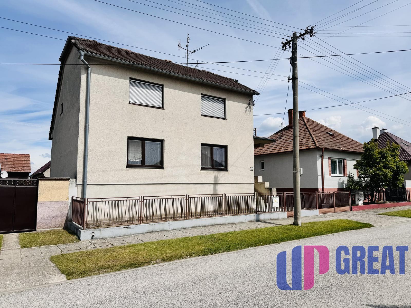 Na predaj priestranný 7-izbový rodinný dom v Gbeloch, okres Skalica. – fotka 2