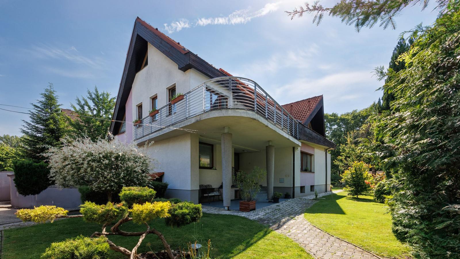 PREDAJ- priestranný RD s krásnym pozemkom v BA- Vrakuňa