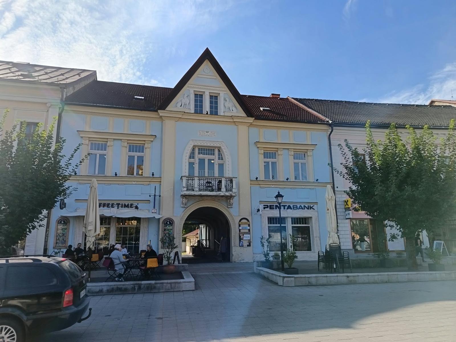 Prenájom obchodný priestor 20 m2 vo dvore za pasážou na nám. M. R. Štefánika, Brezno