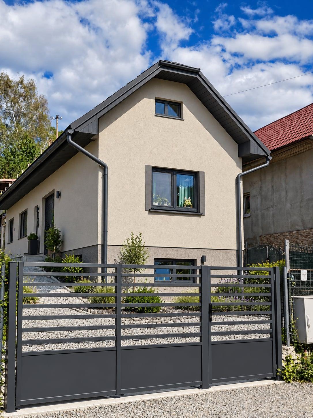 Rodinný dom po čiastočnej rekonštrukcii v Pohronskej Polhore-bývanie, ktoré si dokončíte podľa seba