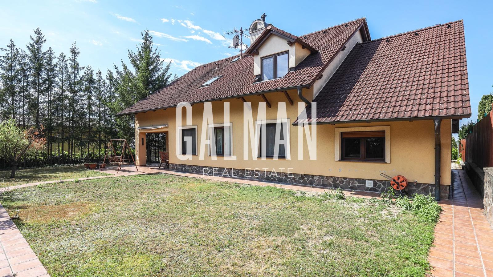 Perspektívny a priestranný 5i rodinný dom + vinná pivnica + fitness miestnosť , pozemok 745 m2