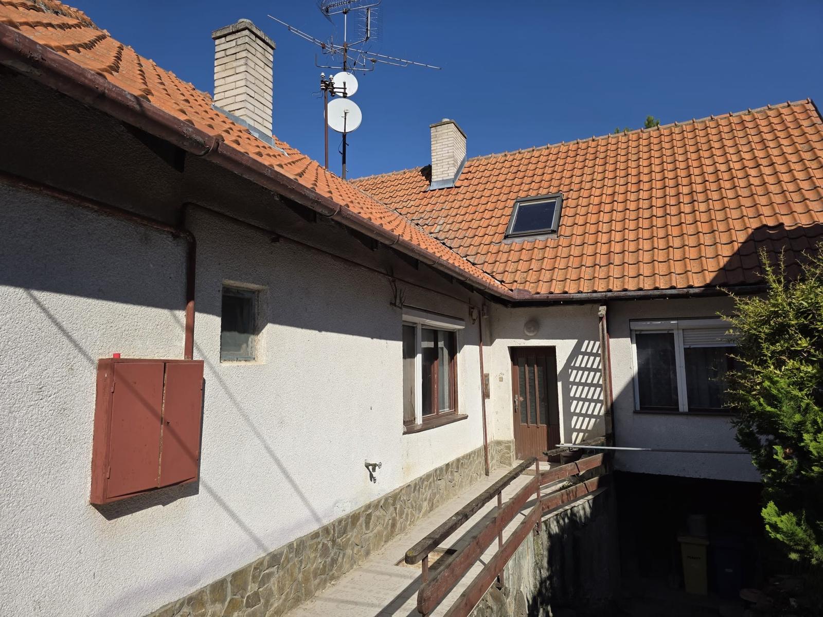 Areté real- Predaj dvojpodlažného rodinného domu s podpivničením v obci Šenkvice