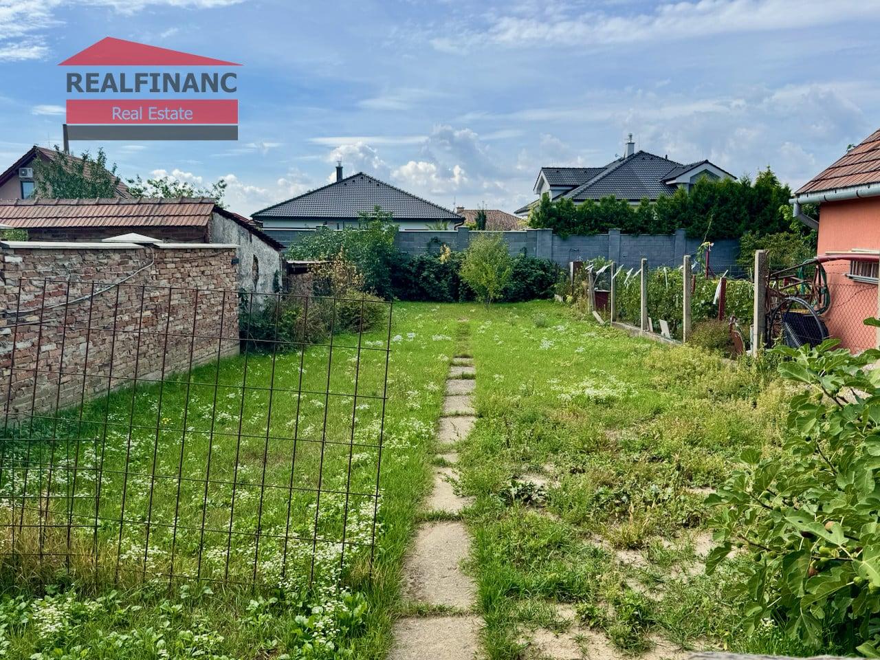 Na predaj 3.-izb. RD s pozemkom 483m2, 2x garáž, všetky IS, studňa, Sereď - časť Stredný Čepeň – fotka 2