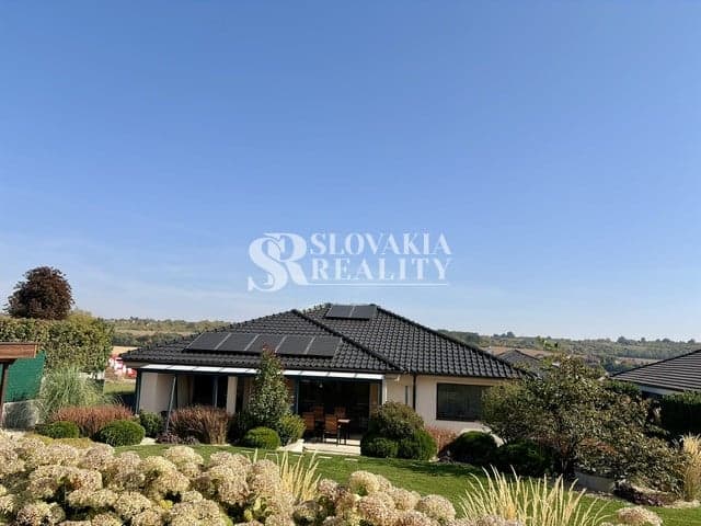 INTELIGENTNÝ 5-IZB. BUNGALOV - 1 316 m² FITNESS, DVOJGARÁŽ