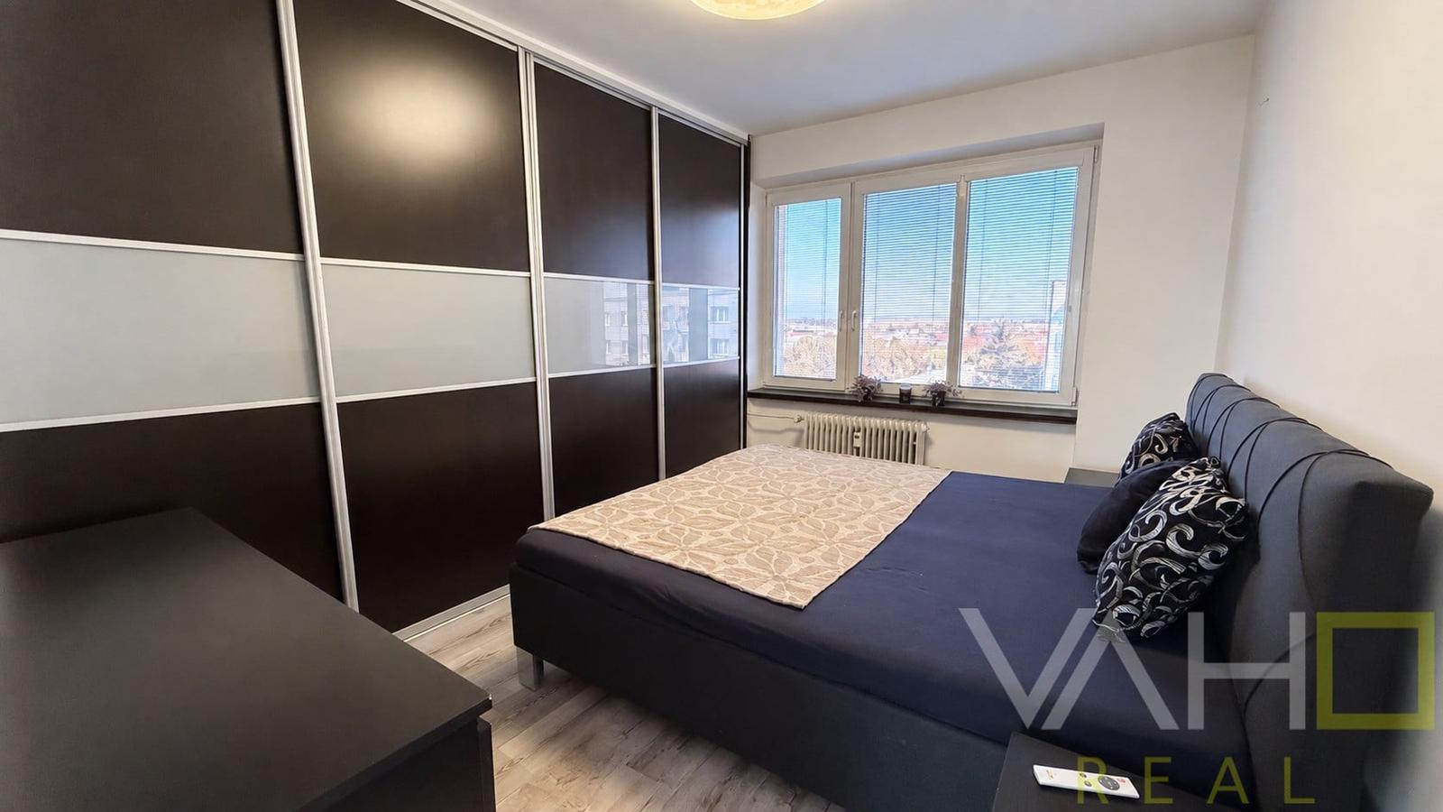 🏡 Na prenájom kompletne zariadený 2-izbový byt s loggiou – Špačinská cesta, Trnava – fotka 2