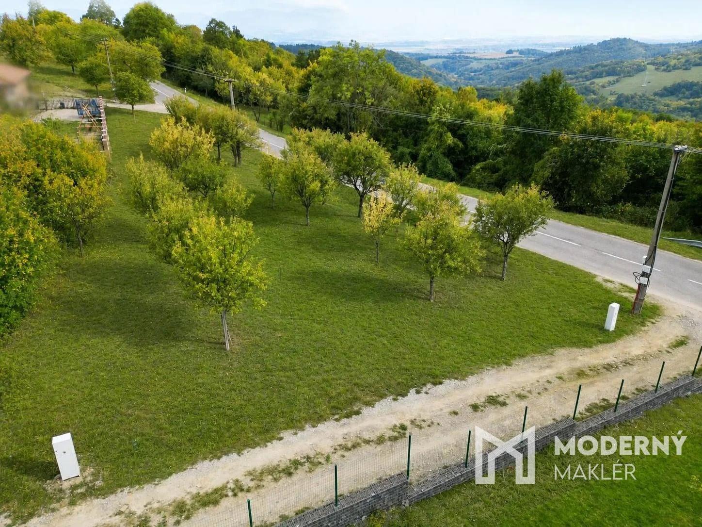 Na predaj stavebný rekreačný pozemok pod Vršatcom – Horné Dúžavy, Vršatské Podhradie – fotka 2