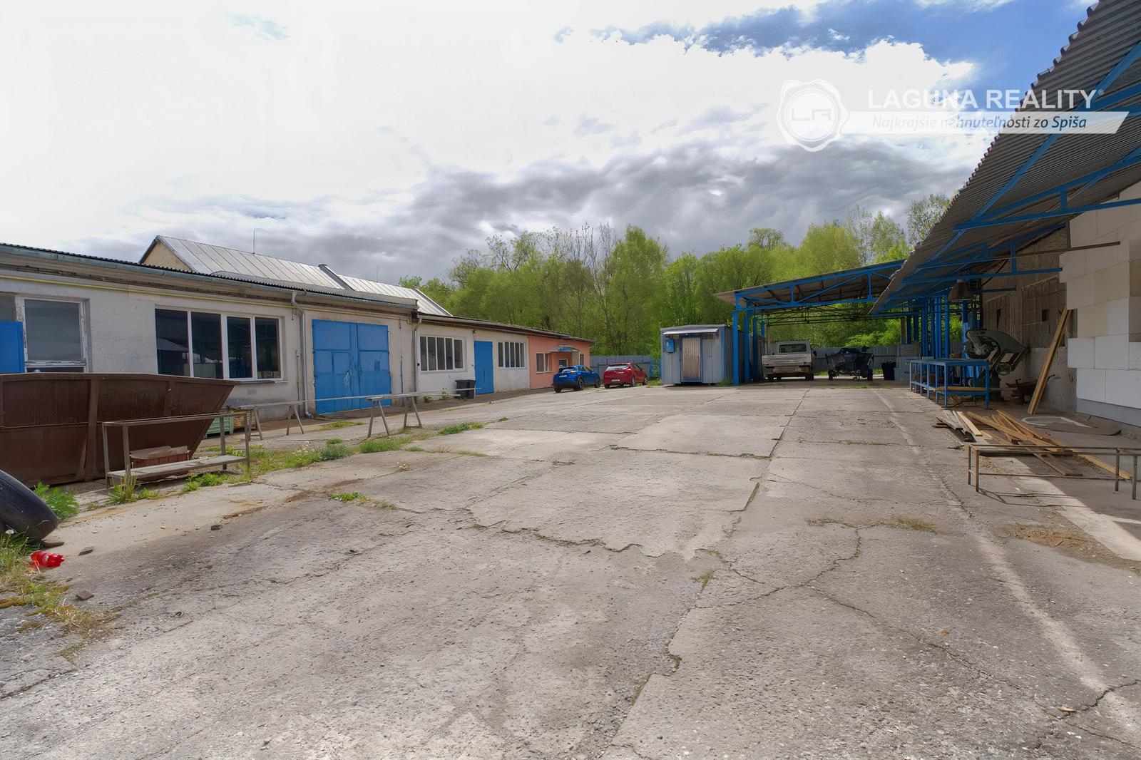 Komerčný pozemok (409 m²) s prístreškom v uzavretom areáli, Levoča