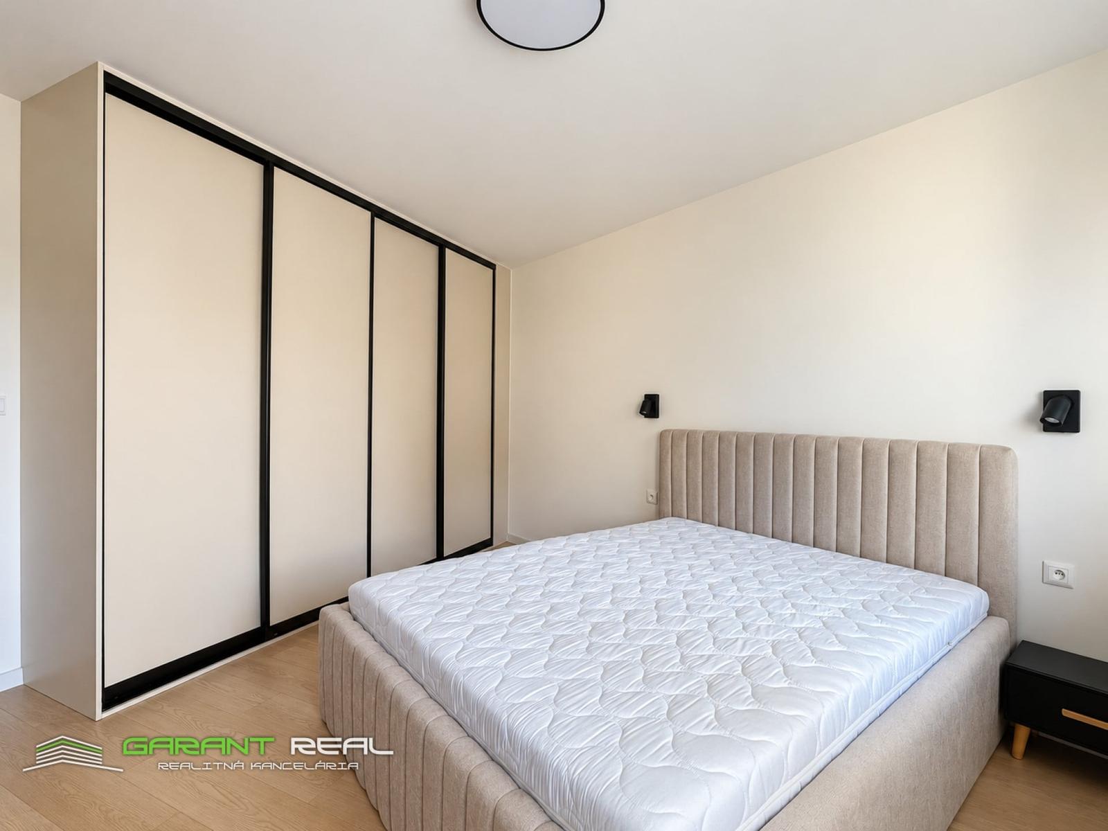 GARANT REAL – prenájom moderného 2-izbového bytu po kompletnej rekonštrukcii, 52 m², Pavlovičovo námestie, Prešov – fotka 2
